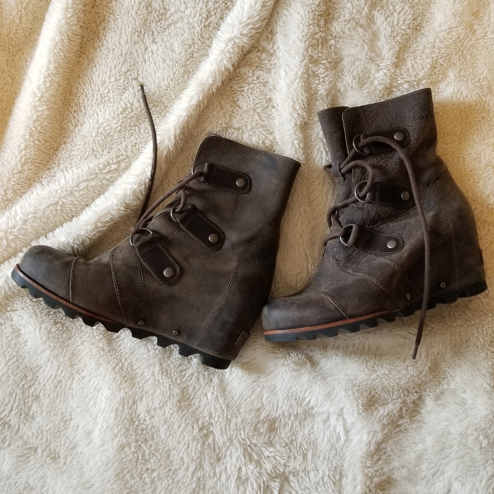 Sorel Joan of Arctic lace up wedge ankle boots